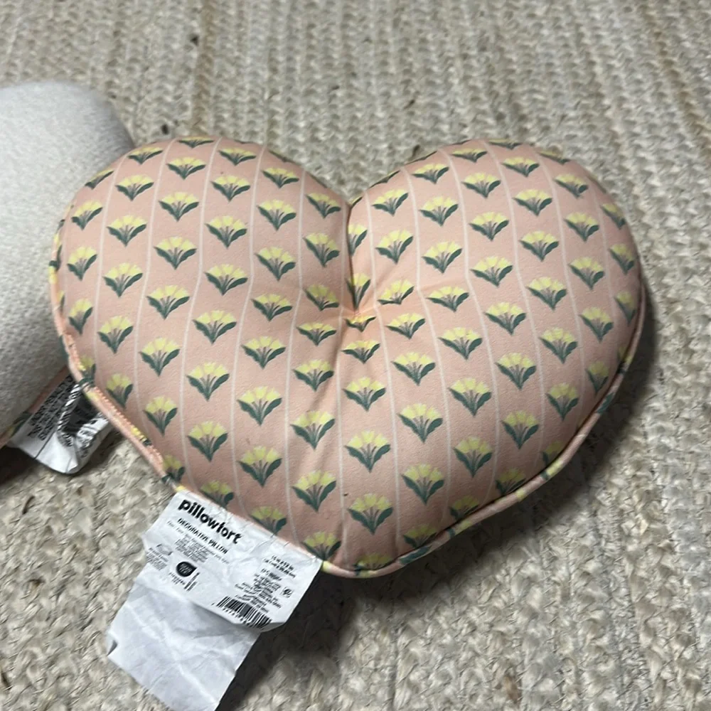 NEW 2 Pillowfort Reversible Heart Decorative Pillows
